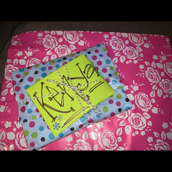 Meet your Poshmark Ambassador! - Picture 5 of 7